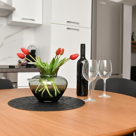 Apartman Gluic Sinj Luaran gambar