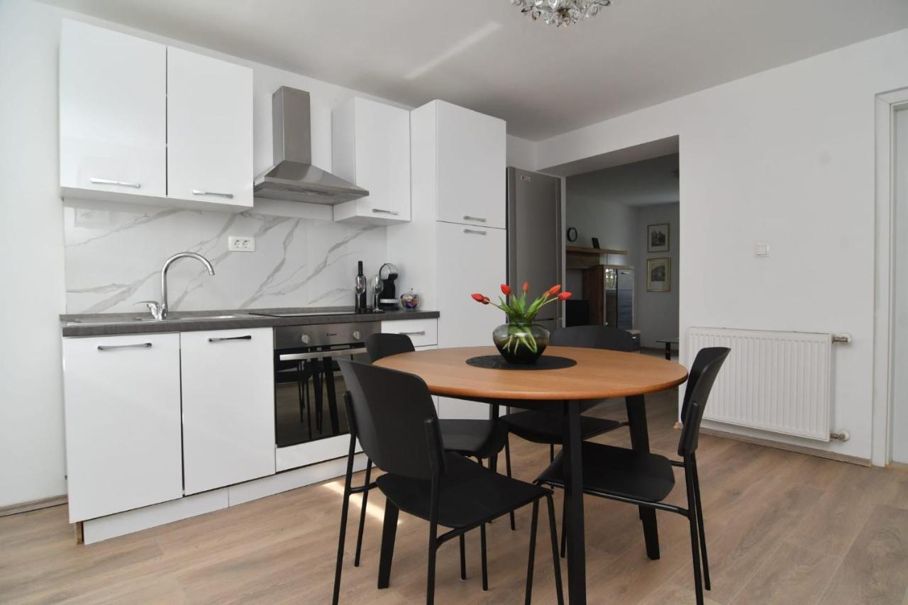 Apartman Gluic Sinj Luaran gambar