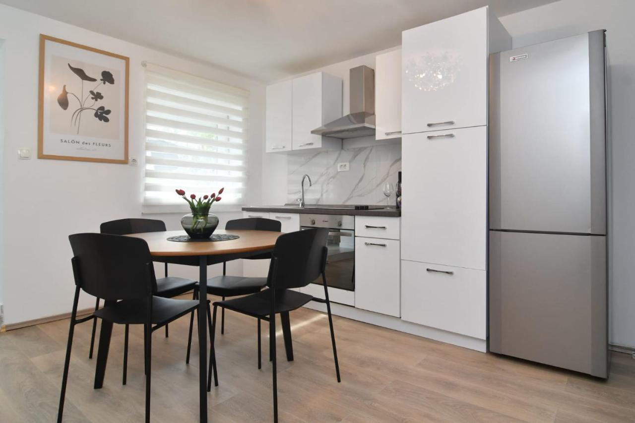 Apartman Gluic Sinj Luaran gambar