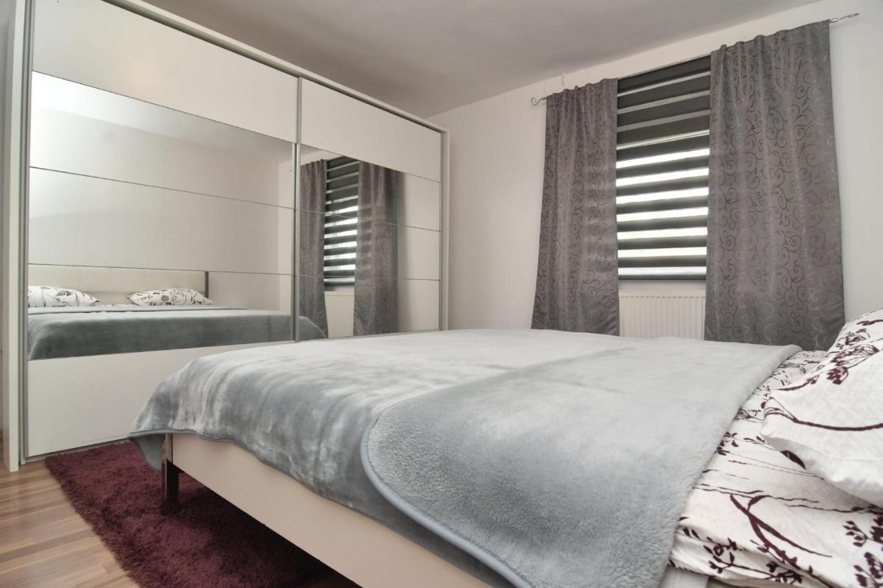 Apartman Gluic Sinj Luaran gambar