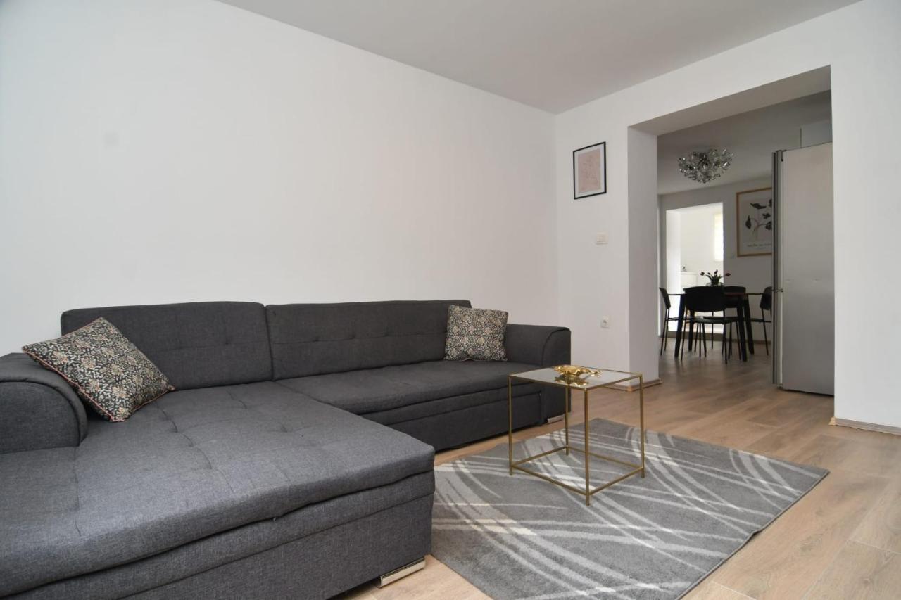 Apartman Gluic Sinj Luaran gambar