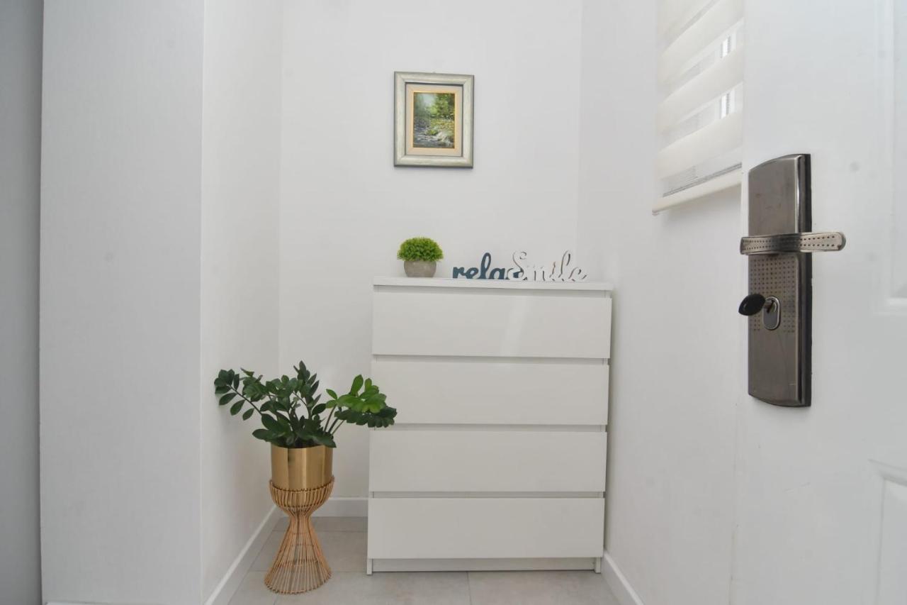 Apartman Gluic Sinj Luaran gambar