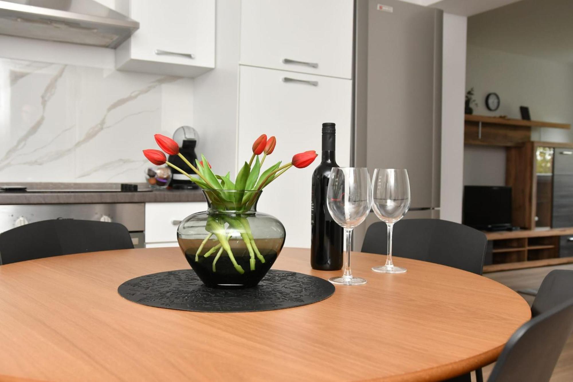 Apartman Gluic Sinj Luaran gambar